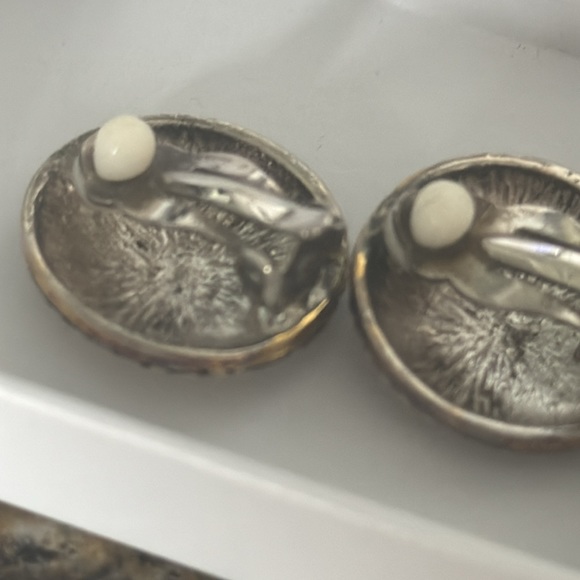Vintage Estate Gold and sterling silver Clip earrings 1” - Picture 4 of 5